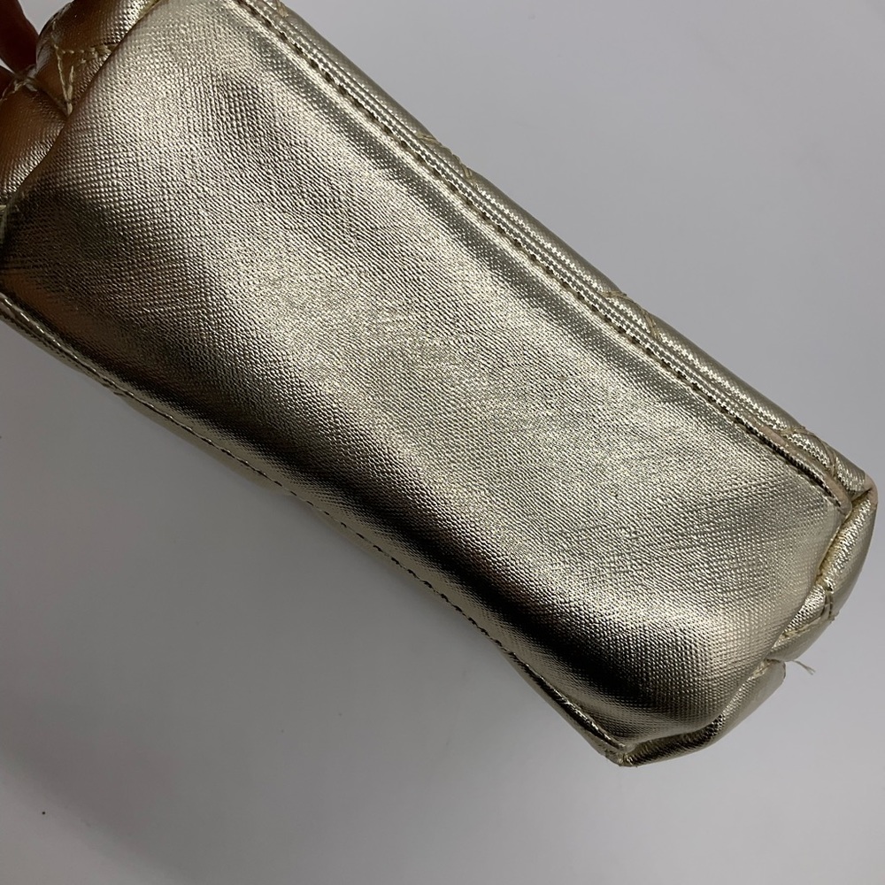 BETSEY JOHNSON GOLD QUILTED‎ HEART WRISTLET - Picture 5 of 6